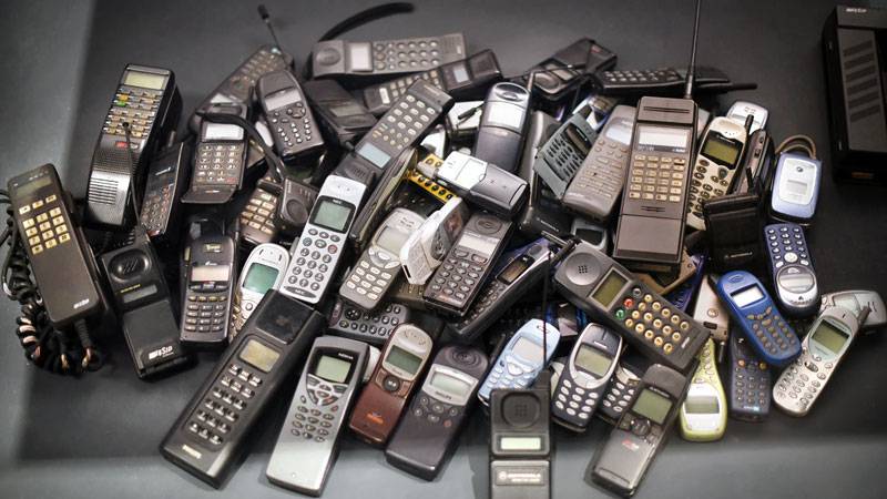 pila di cellulari nokia